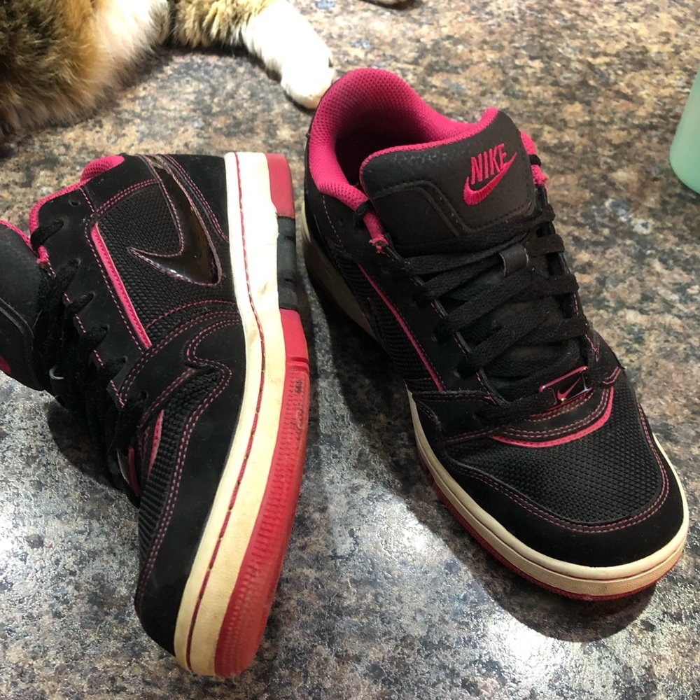 Nike sneakers 9.5